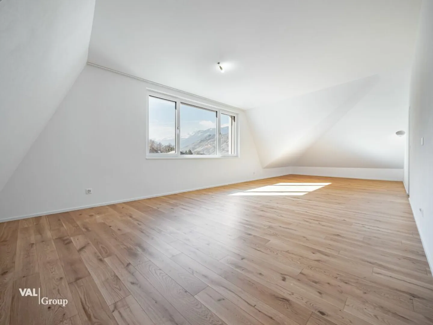 Vivre généreusement, vivre particulièrement - Maisonette sous les toits avec caractère - Photo 2 sur 12