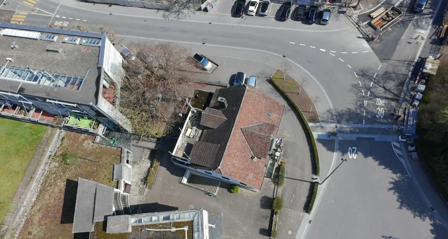 Attractive investment property with great development potential, prime location at the train station! - Photo 5 of 6