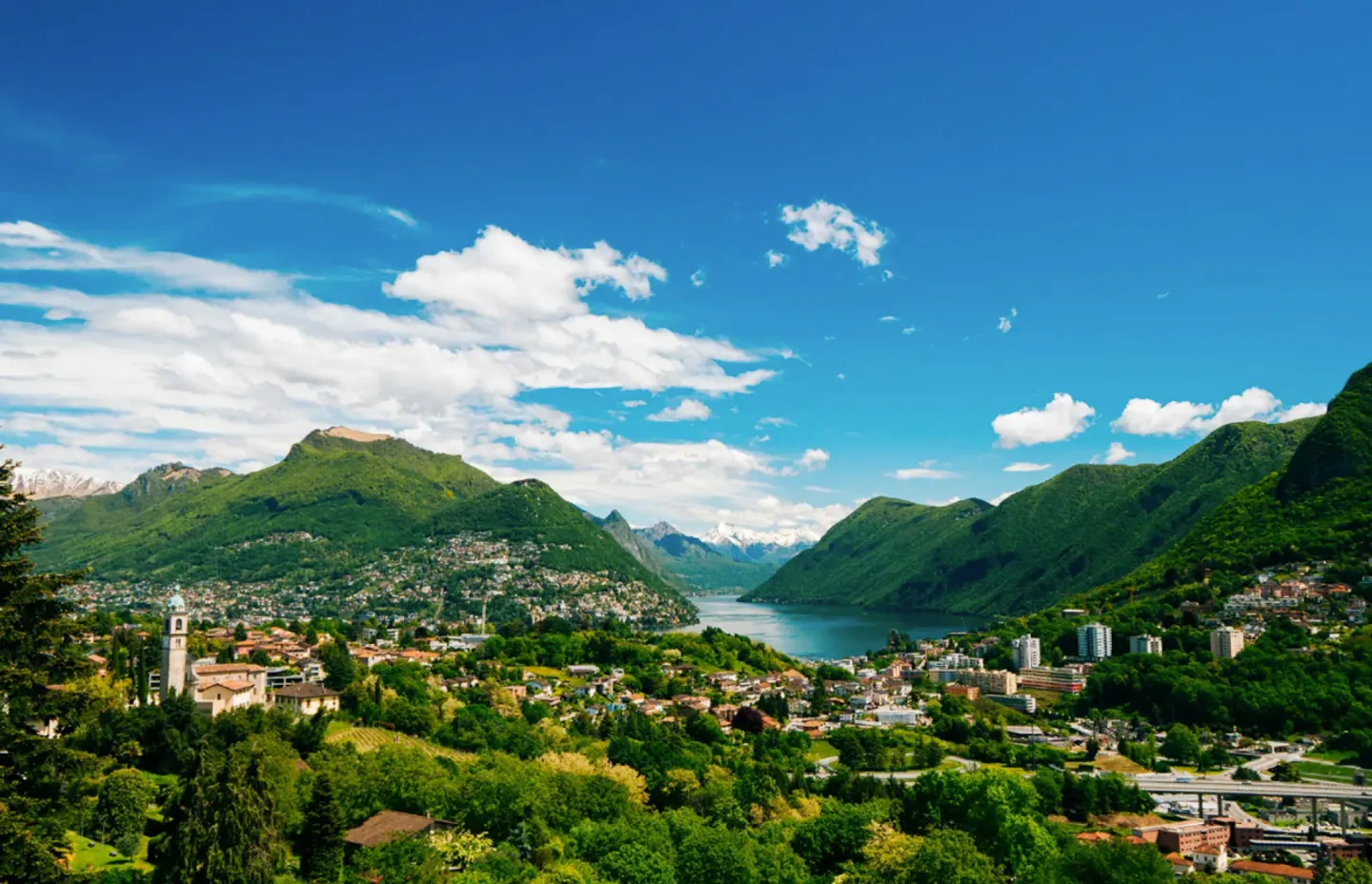 Historische Villa mit Seeblick und Park in der Nähe von TASIS - Foto 1 von 1