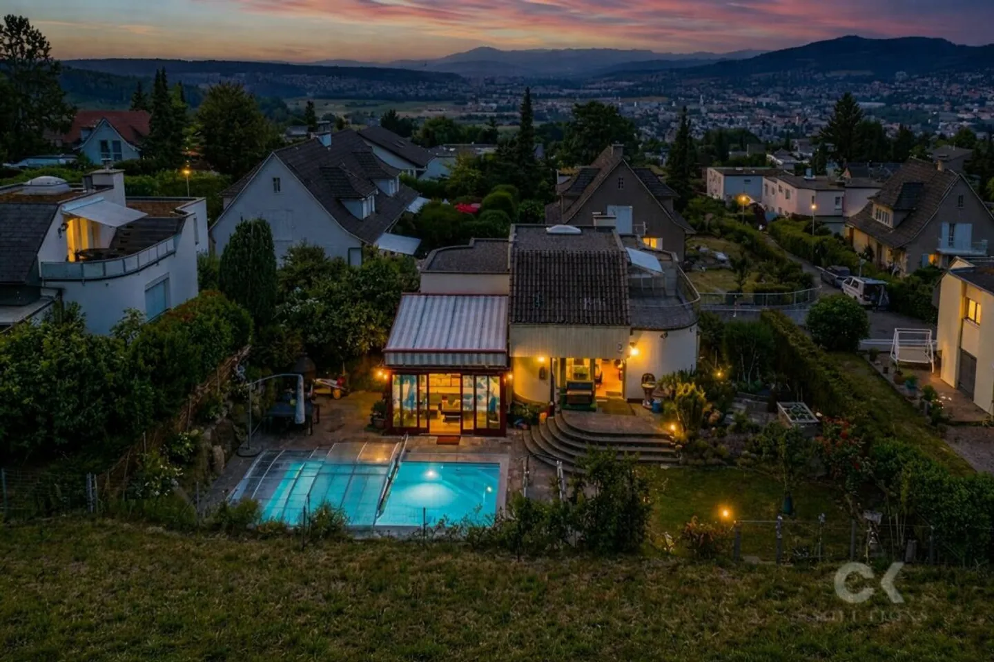 Charmante Villa mit Pool - Foto 1 von 4