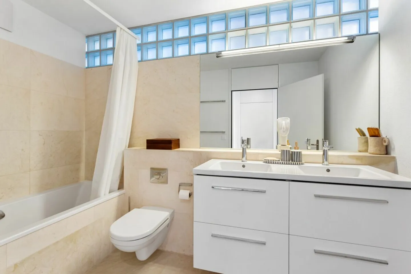 Elegante Attikawohnung an sonniger Hanglage in Zürich-Seebach - Photo 7 of 9