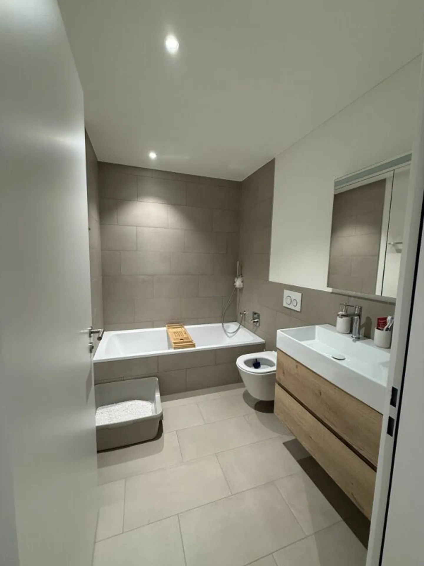 Appartement moderne de 4,5 pièces avec balcon et équipements de qualité - Recherche d'un nouveau locataire - Photo 5 sur 7