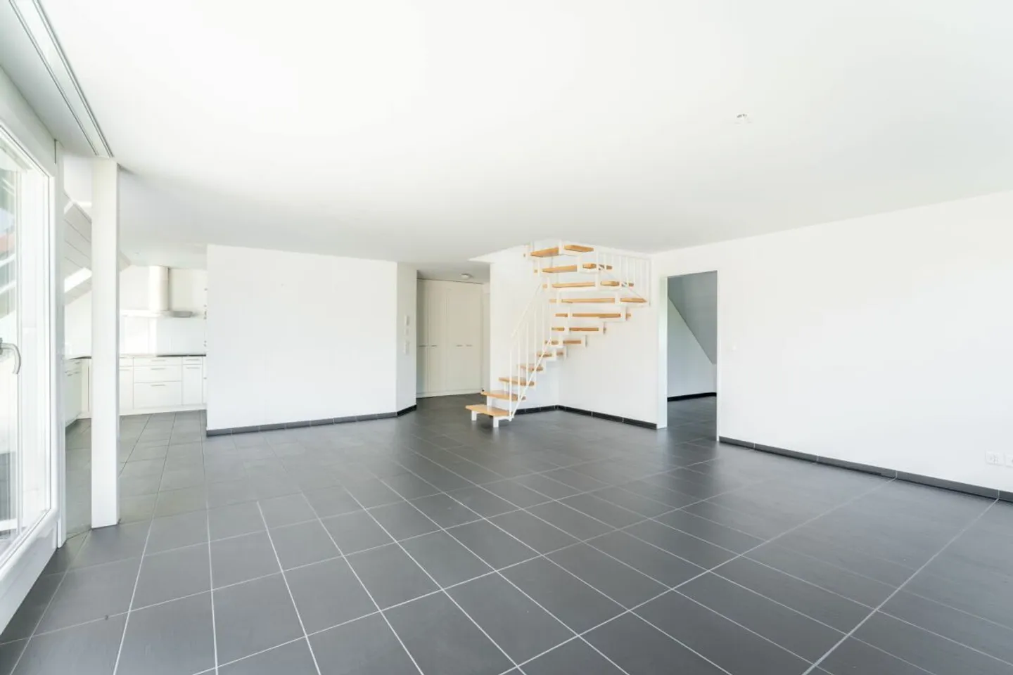 3.5 Room Penthouse Apartment with 26 m² Balcony - Photo 3 of 11