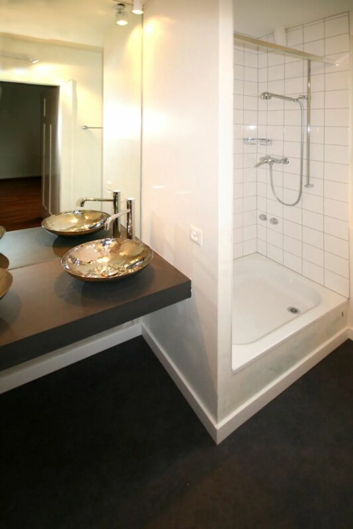 Appartamento elegante con 3 camere - Quartiere affascinante a Basilea con collegamenti ottimali! - Foto 2 di 8