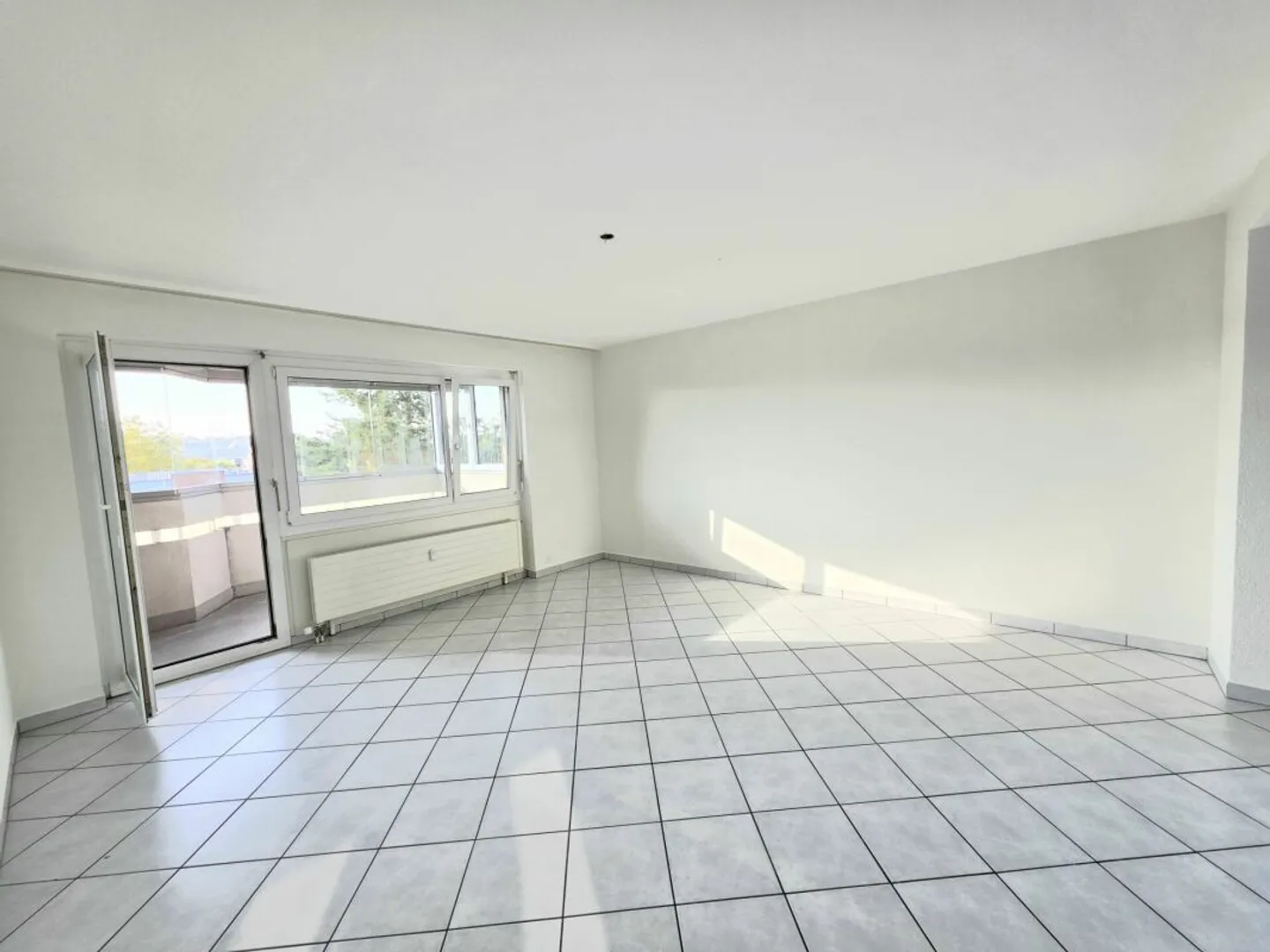 Appartamento attraente di 3,5 stanze in una posizione ricercata a Muttenz - Foto 2 di 10