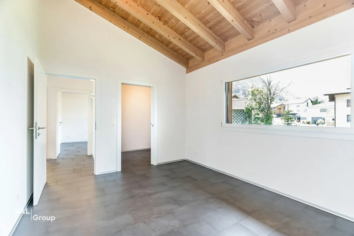 Wood, Heart and High-Tech - Modern Living in the Upper Valais at the Highest Level - Photo 8 of 13