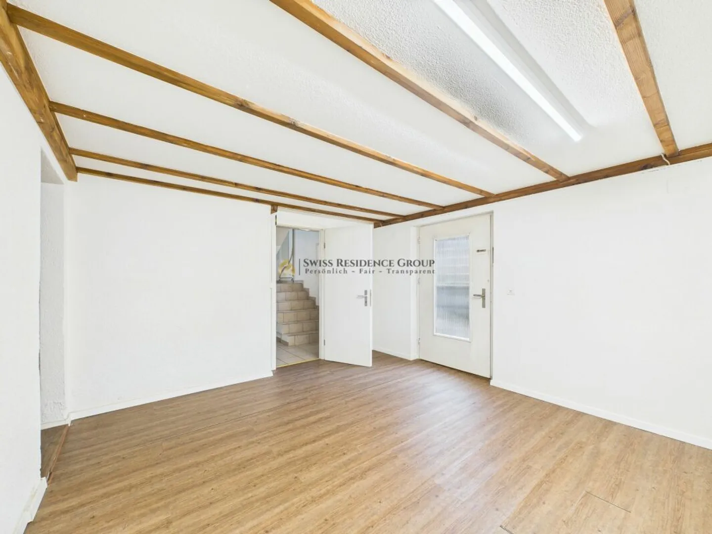 Vielfältiges Einfamilienhaus mit Gewerbemöglichkeit und Autolift - Foto 3 von 12