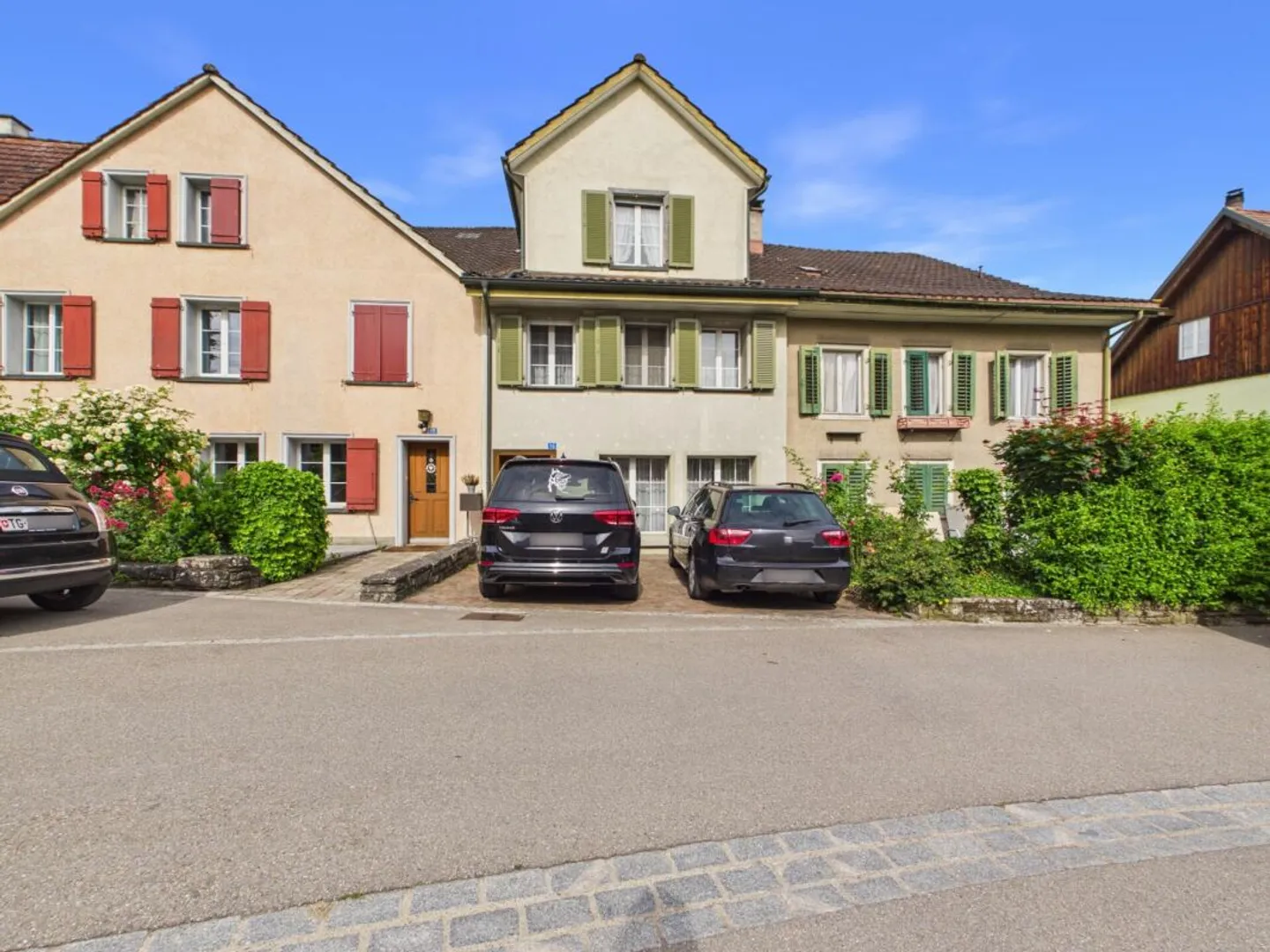Maison de ville familiale de 5,5 pièces avec beaucoup d'espace et un espace extérieur ensoleillé - Photo 1 sur 13
