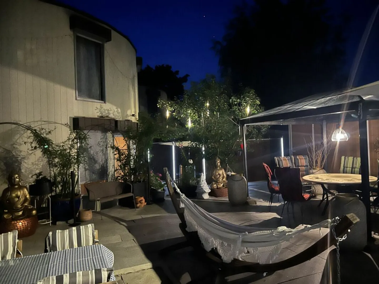 Architectural Masterpieces: Two Exclusive Round Houses in Prime Location with 150m2 Each on a 902m2 Plot, Ideal for a Large Family or Investors. - Photo 6 of 13