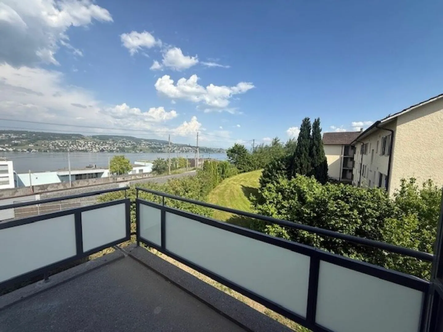 Gli ultimi appartamenti dopo la ristrutturazione totale - Moderni appartamenti di 2,5 stanze con vista lago! - Foto 7 di 13