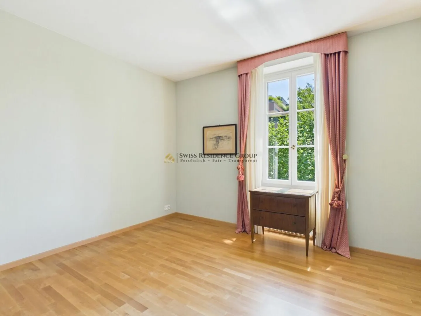 Old Building Charm Meets Modern Luxury - Unique 4.5-Room Apartment with Garden & Fireplace in 8008 Zurich - Photo 9 of 13