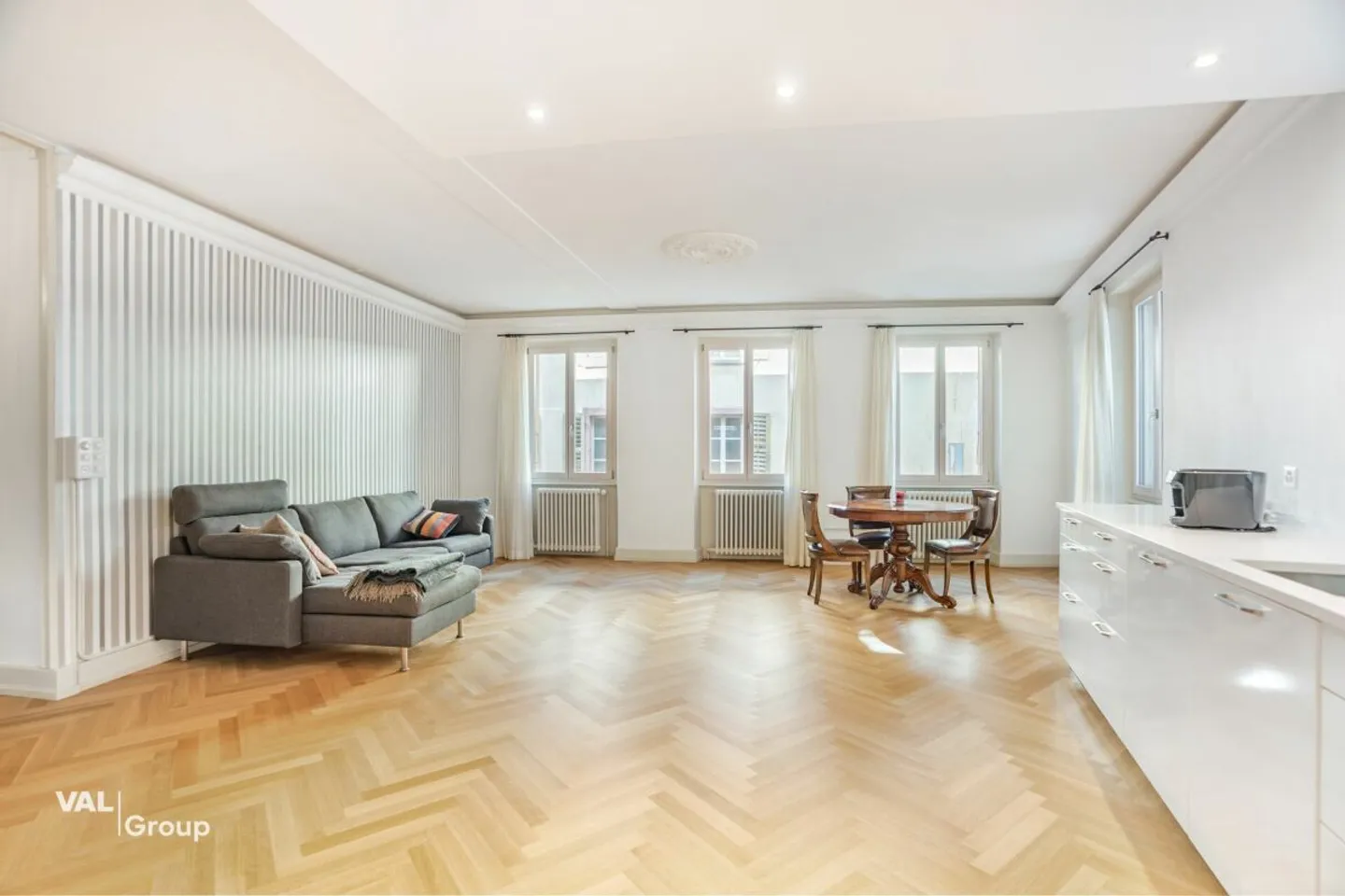 Vivere con carattere - appartamento ristrutturato di alta qualità nel cuore di Visp - Foto 3 di 10
