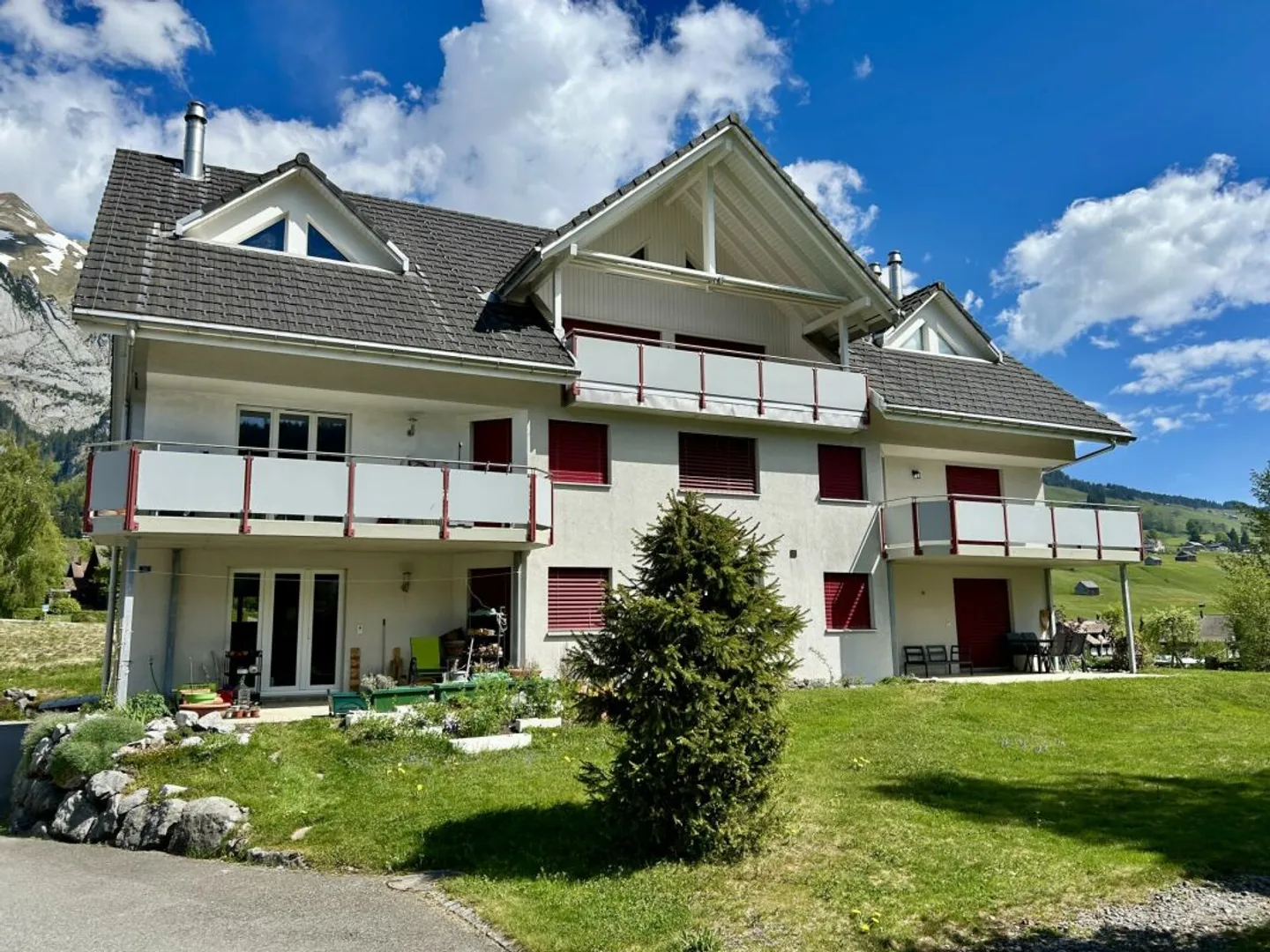 Appartamento 3.5 locali vicino all'area ricreativa con stufa, balcone e garage - Foto 11 di 11