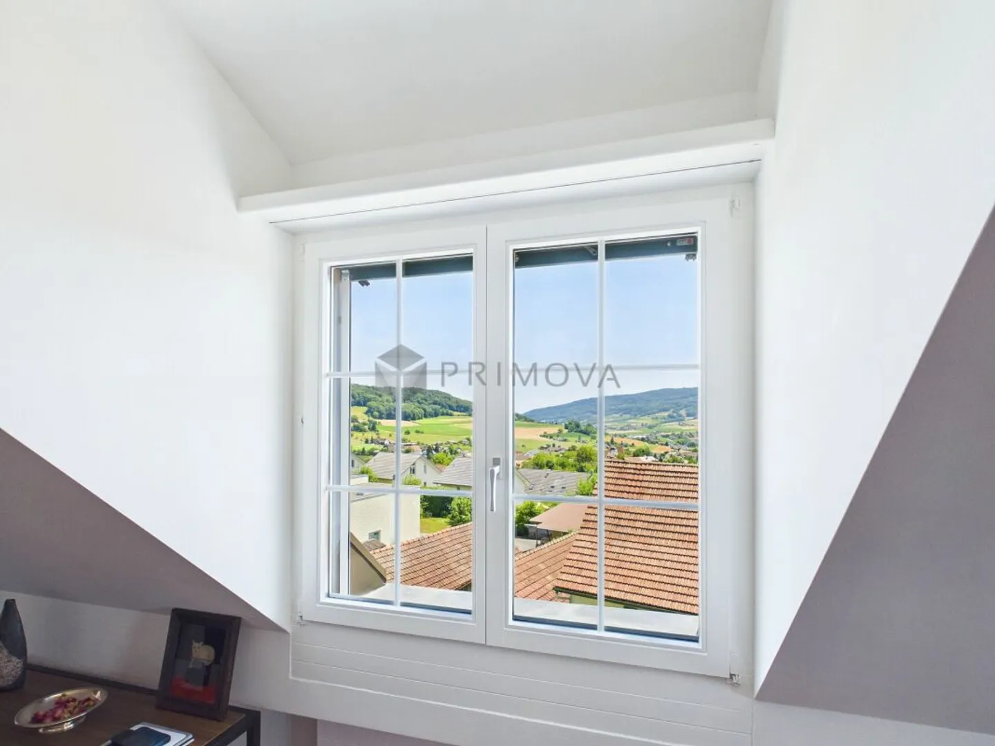 Light-flooded maisonette with style, charm and breathtaking views - Photo 3 of 13