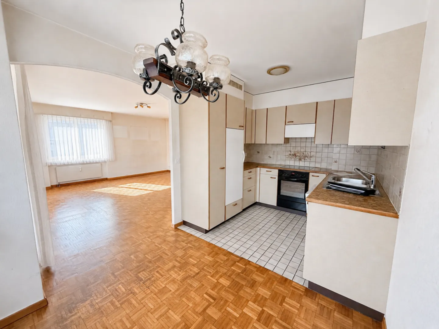 Space for Your Ideas: Bright 3.5-Room Corner Apartment in Oberdorf BL - Photo 6 of 13
