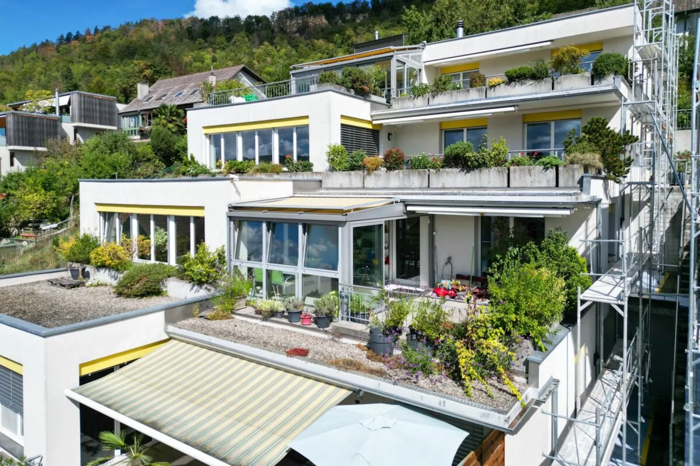 At the Sunny Slope of Liestal: 4.5 Room Terrace Apartment - Photo 2 of 13