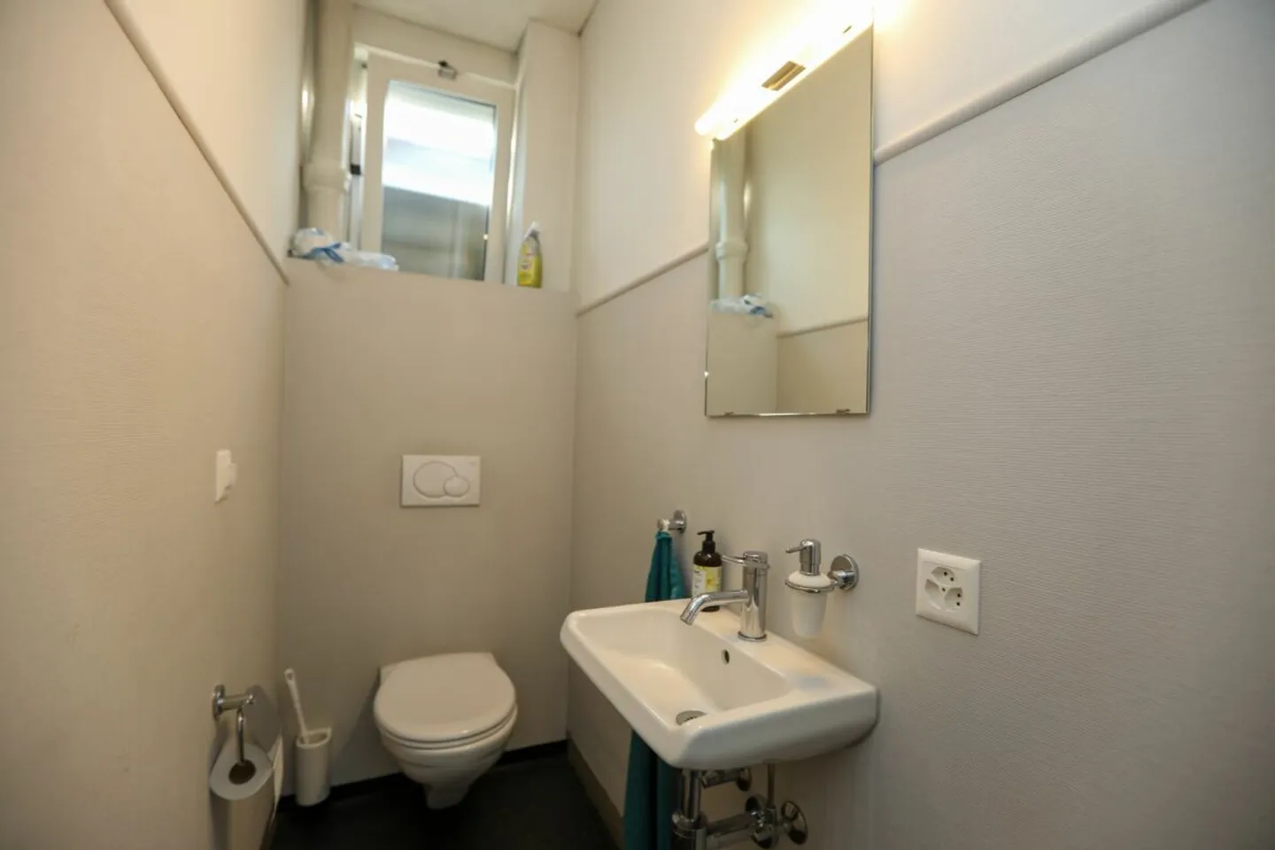 Commercial building in a central location for rent - Photo 9 of 13