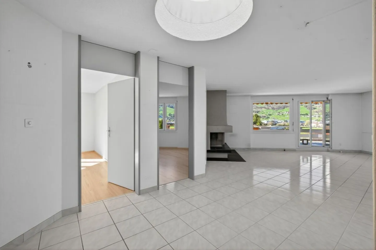 Spacious Attic Apartment with Terraces - Photo 6 of 13