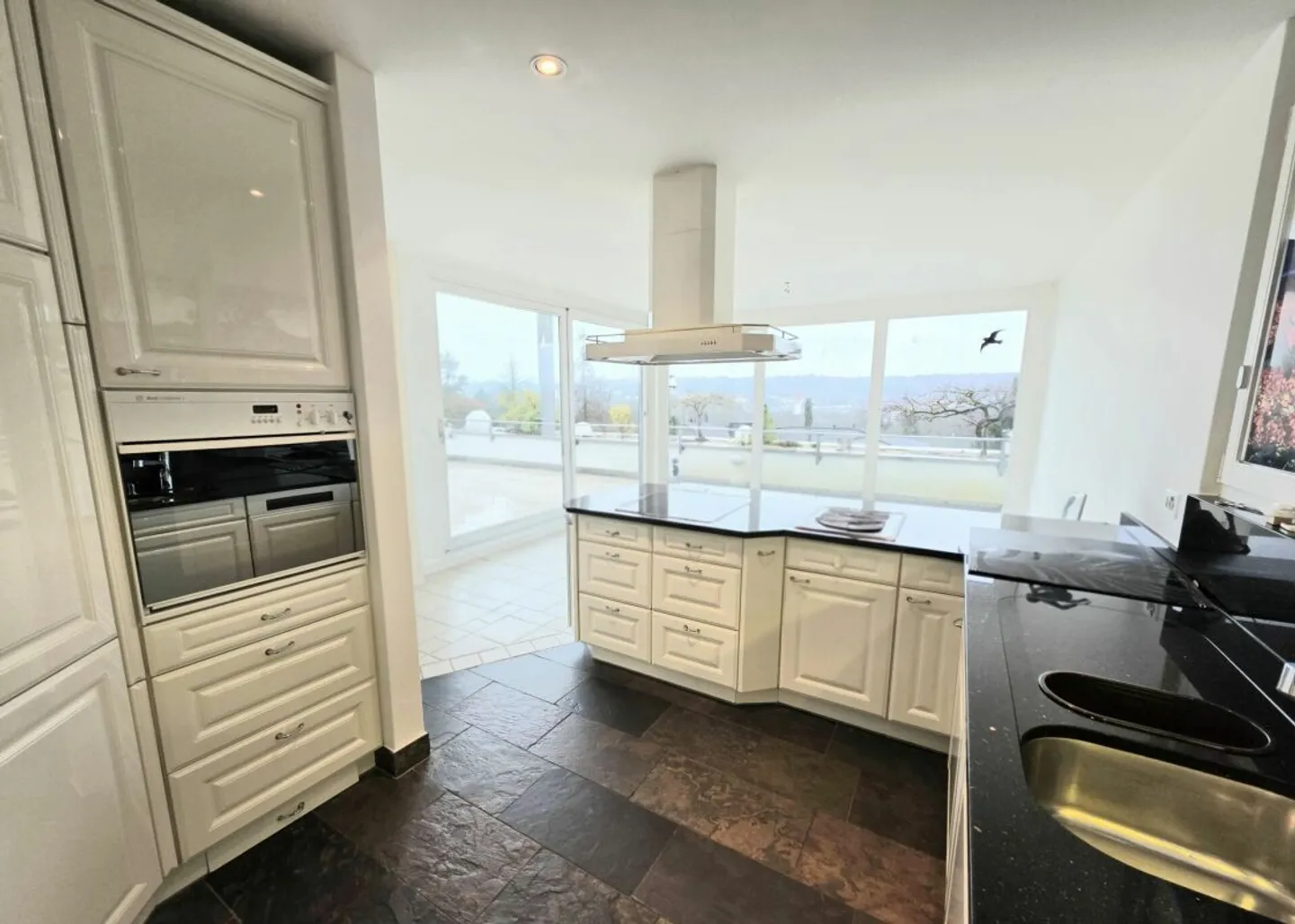 Vue panoramique & soleil pur ! Appartement terrasse exclusif avec terrasse de rêve - Photo 5 sur 13