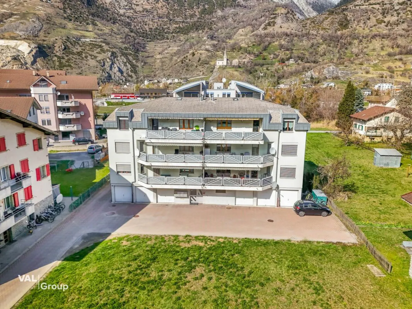 Modernes Apartment in Raron - Foto 1 von 11