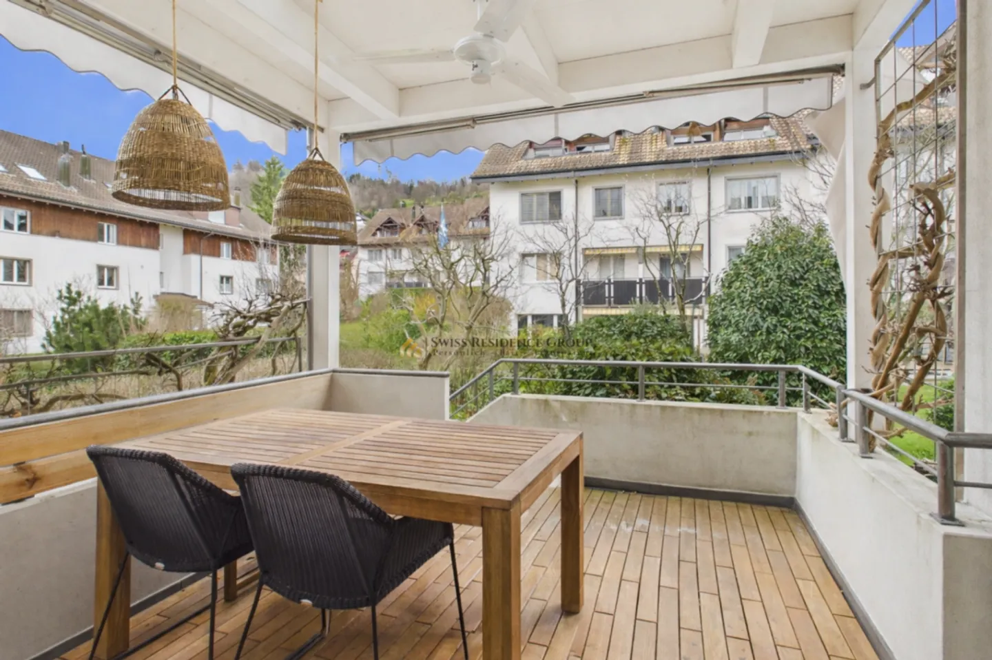 Incantevole casa a schiera con vista parziale sul lago in una posizione ambita a Oberrieden - Foto 8 di 13