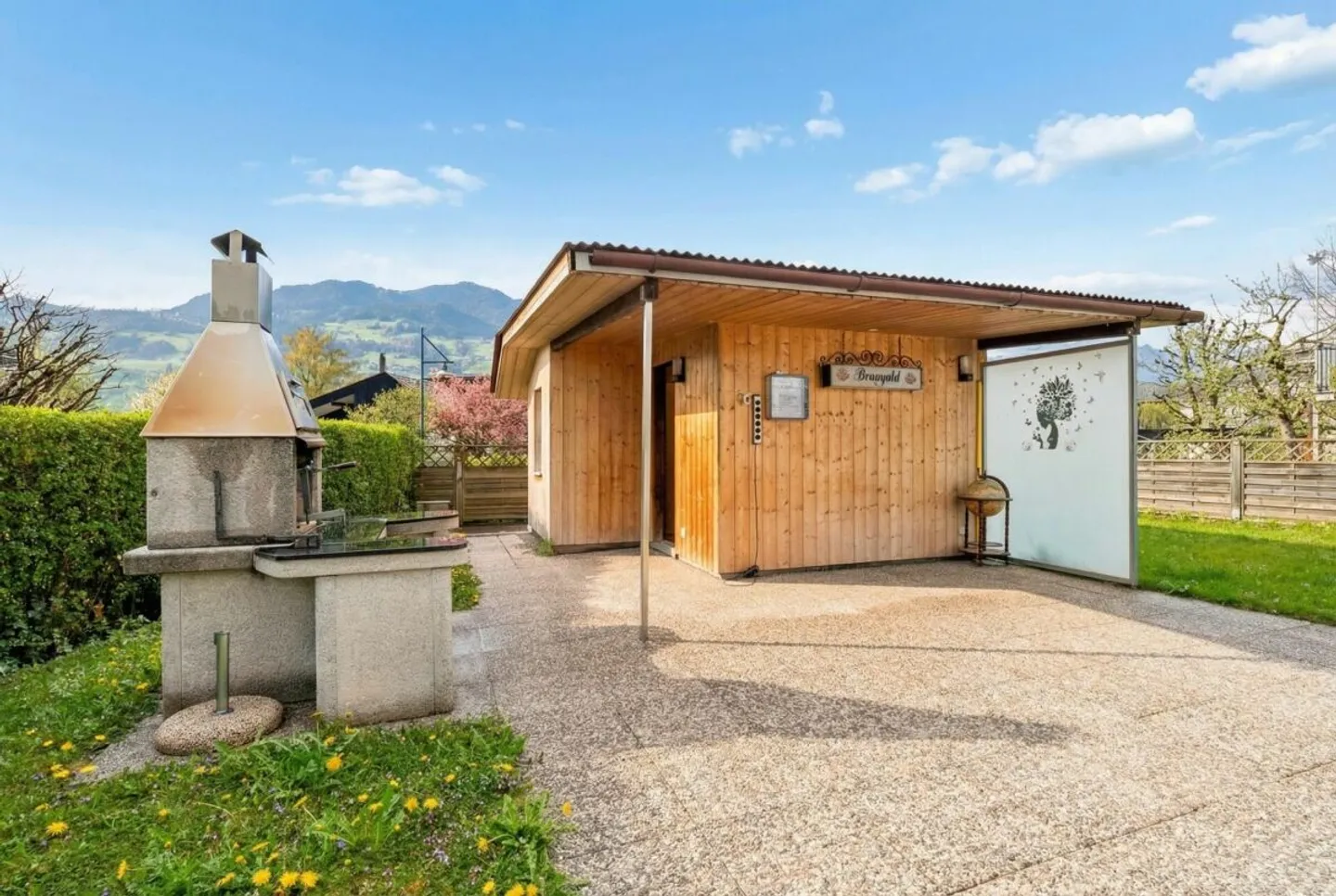 Single-family house with a separate apartment in Sarnen - Photo 10 of 11