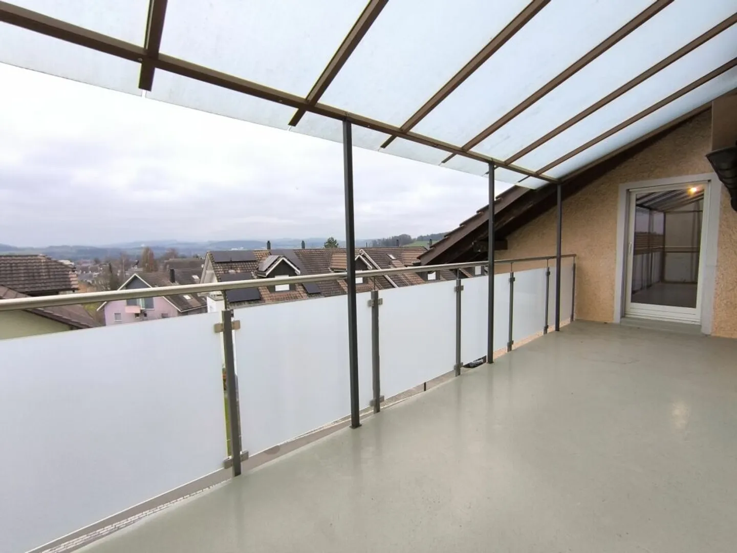 Appartement attrayant de 5,5 pièces avec nouvelle cuisine et nouvelle salle de bain - Photo 8 sur 8