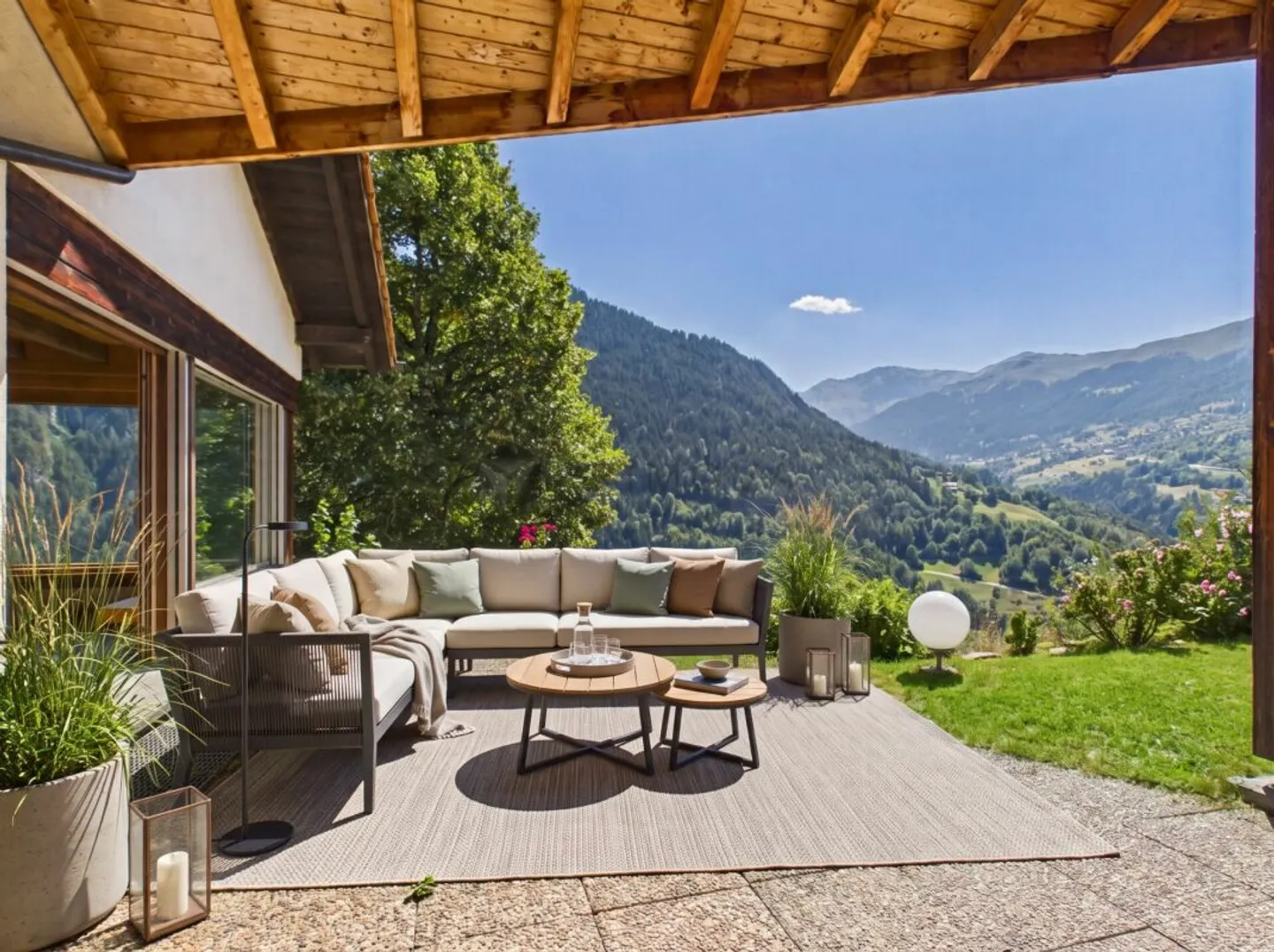 A holiday retreat with a view - relaxation in every season - Photo 1 of 12