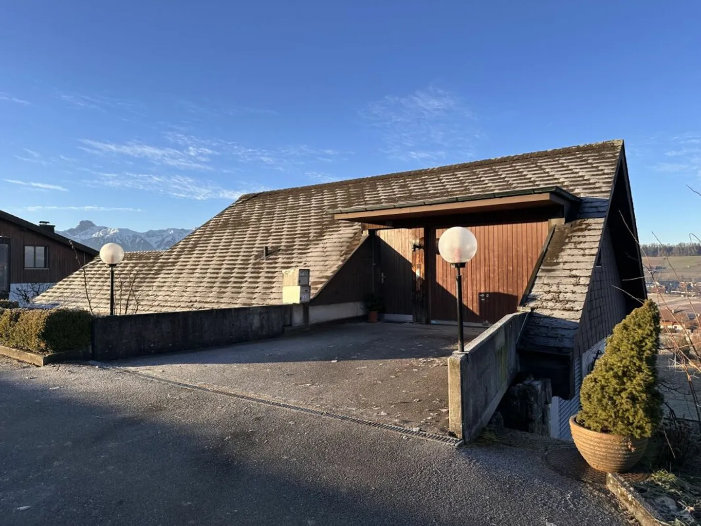 Single-family house in a beautiful residential area with great views - Photo 12 of 13