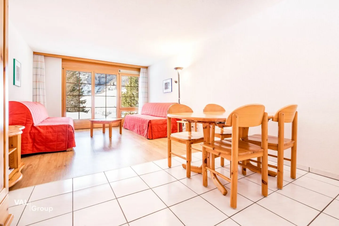 Fascino alpino con terrazza soleggiata e vista libera - Foto 1 di 13