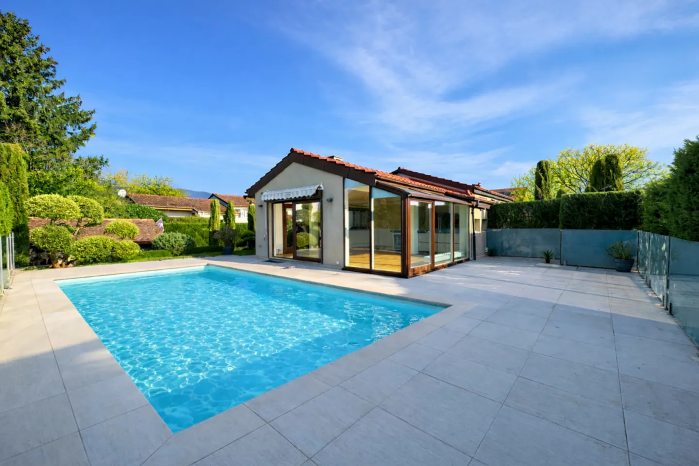 Charmante freistehende Villa mit Pool in Chavannes-des-Bois - Foto 10 von 13