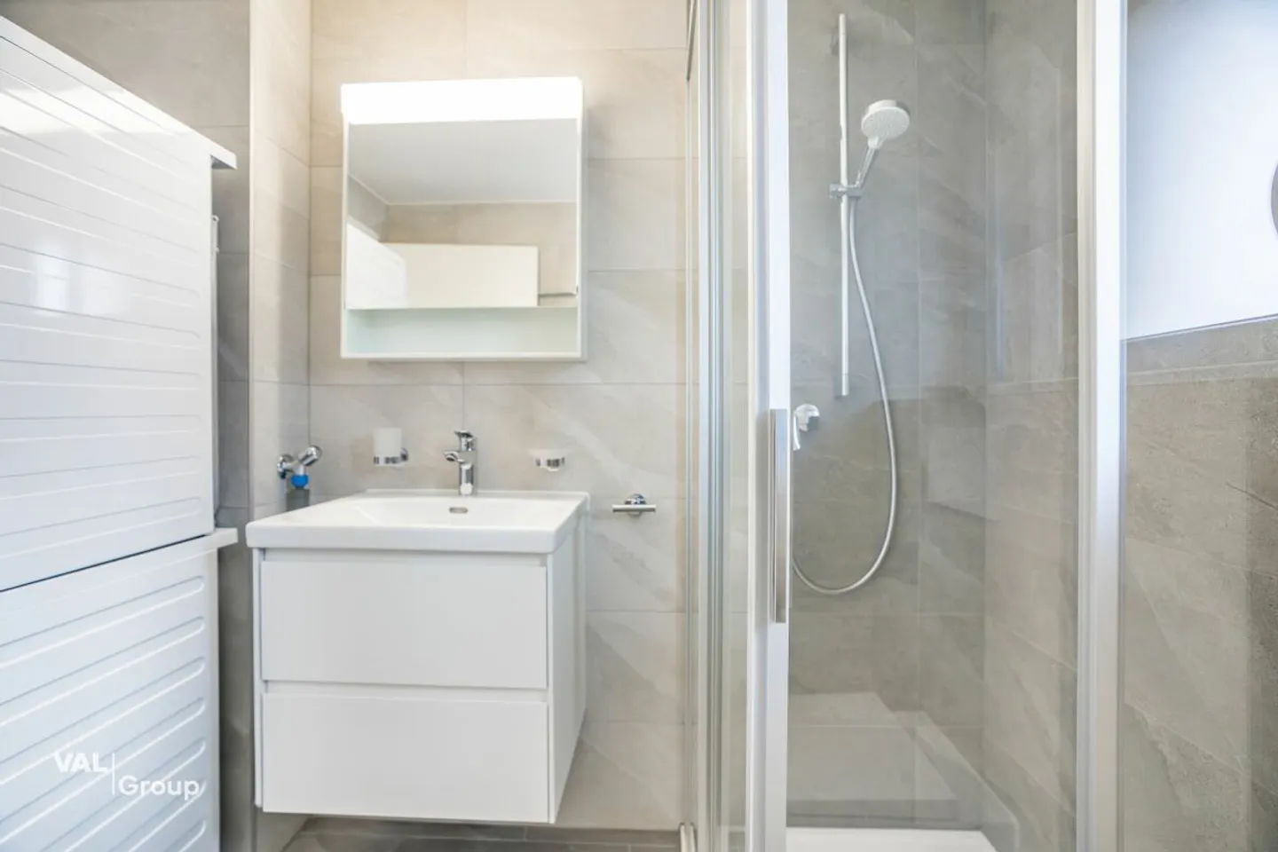 Stylish 3.5-room new apartment with panoramic view - modern architecture - Photo 9 of 13