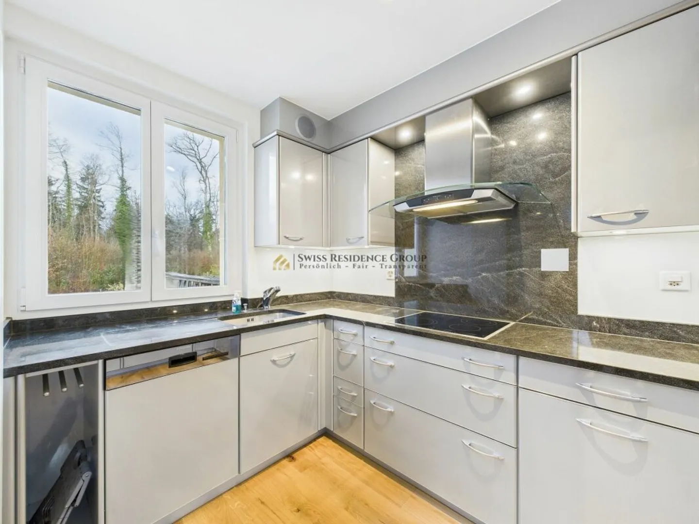 Lovingly renovated semi-detached house with idyllic private garden - Photo 11 of 13