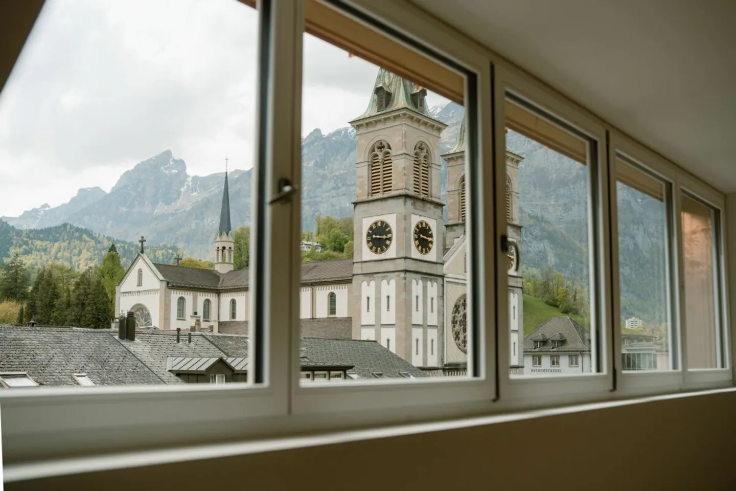 Prima locazione "Haus Fridolin": Attico moderno nel cuore di Glarona - Foto 4 di 7