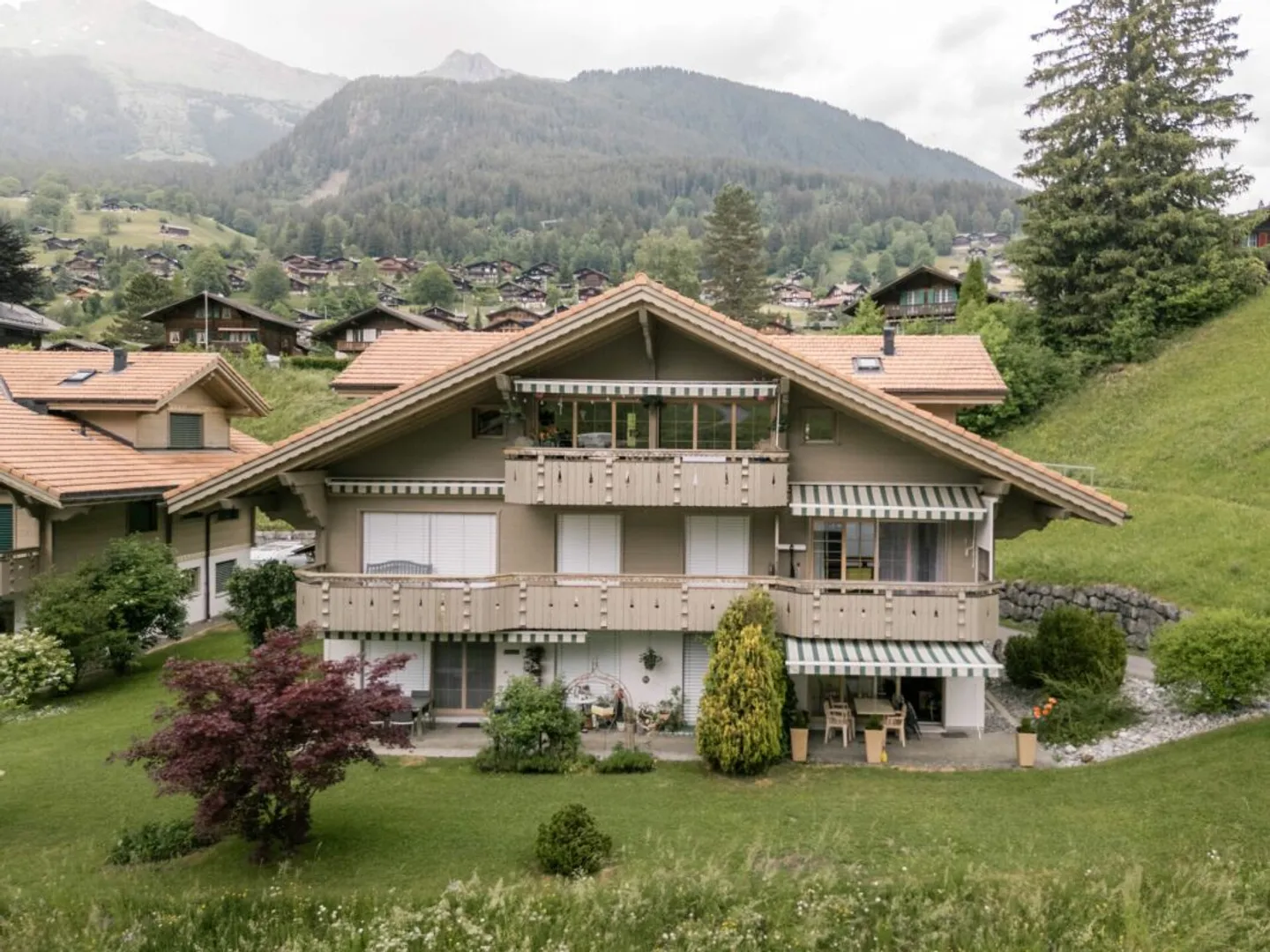 Appartamento affascinante 2.5 camere nella costruzione Eiger - Foto 1 di 13