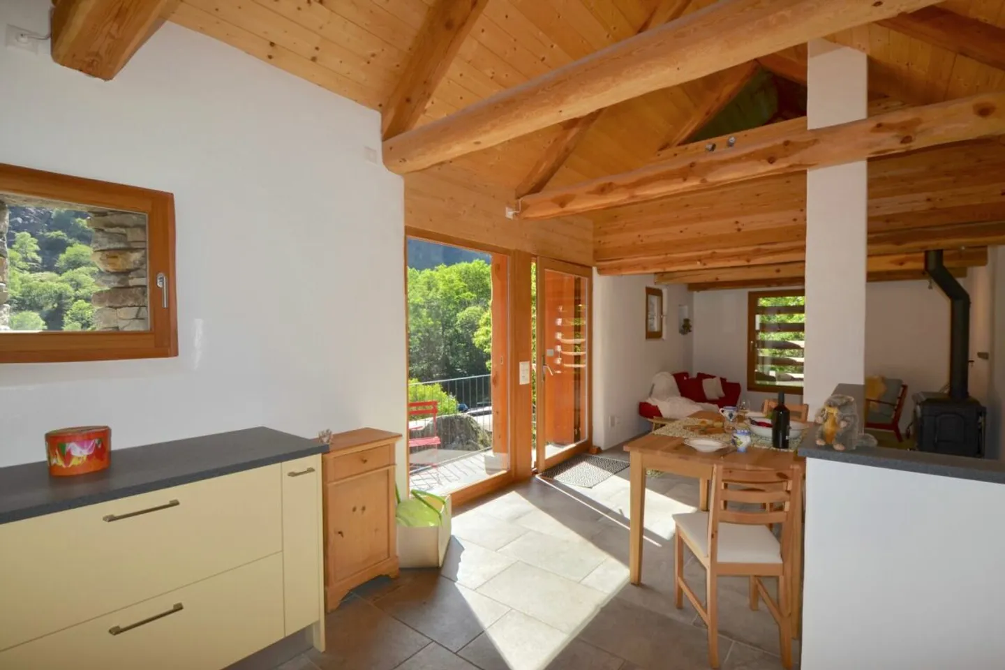 Charmante maison en pierre au milieu de la verdure - Photo 7 sur 13