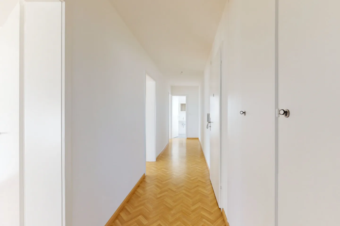 Cozy Apartment at Kronenplatz - Photo 5 of 9