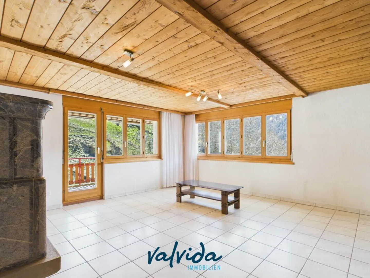 Maison bi-familiale conviviale avec potentiel d'aménagement à Staldenried - Photo 3 sur 13