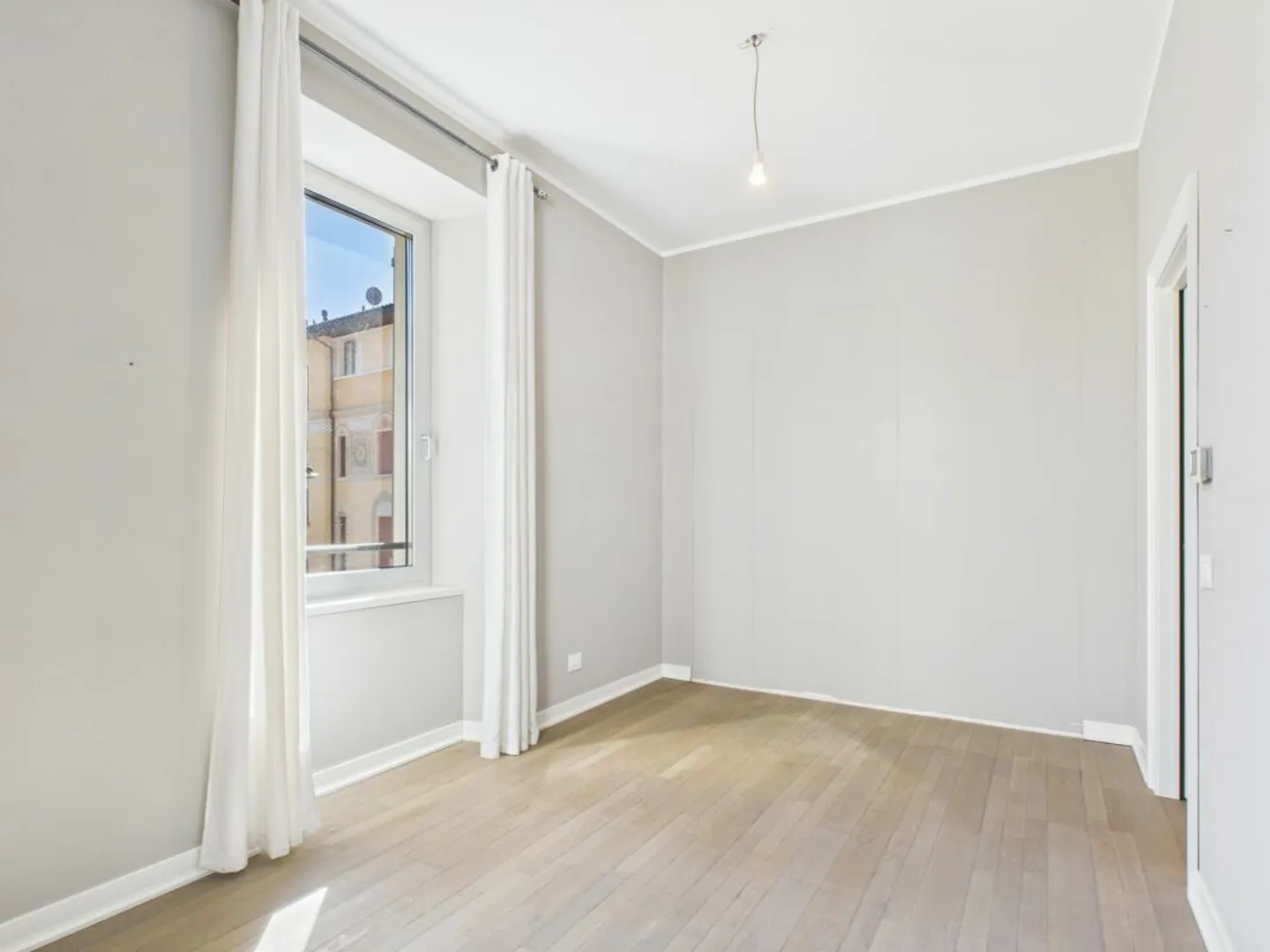 Nuovo Imperdibile Prezzo - Luminoso appartamento 4.5 locali signorile a pochi passi dal lago - Foto 6 von 13