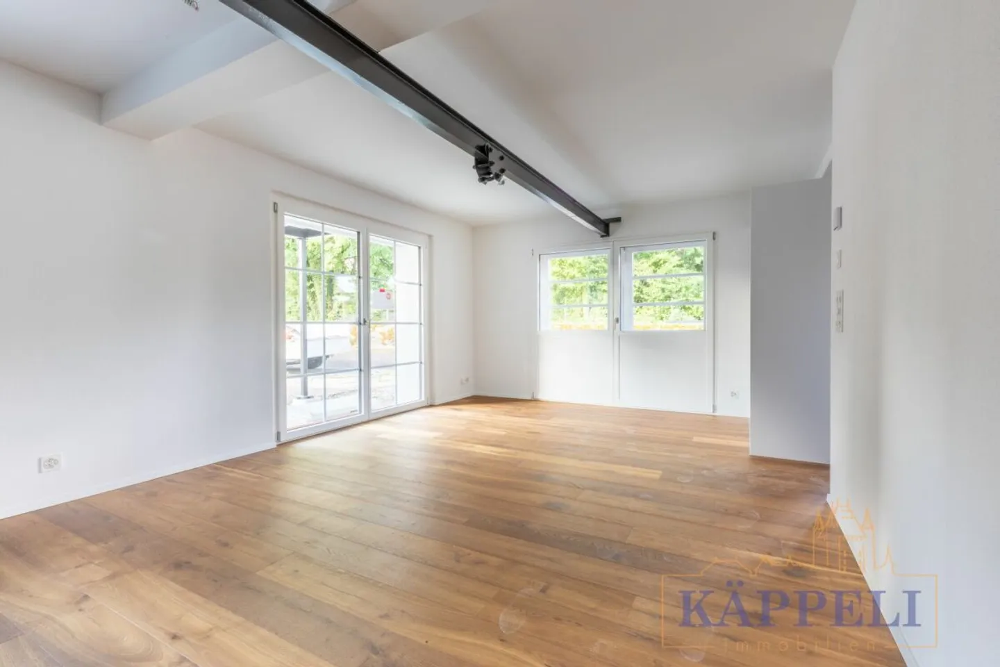 Première location d'un appartement de 2,5 pièces entièrement rénové à Amsoldingen - Photo 2 sur 10