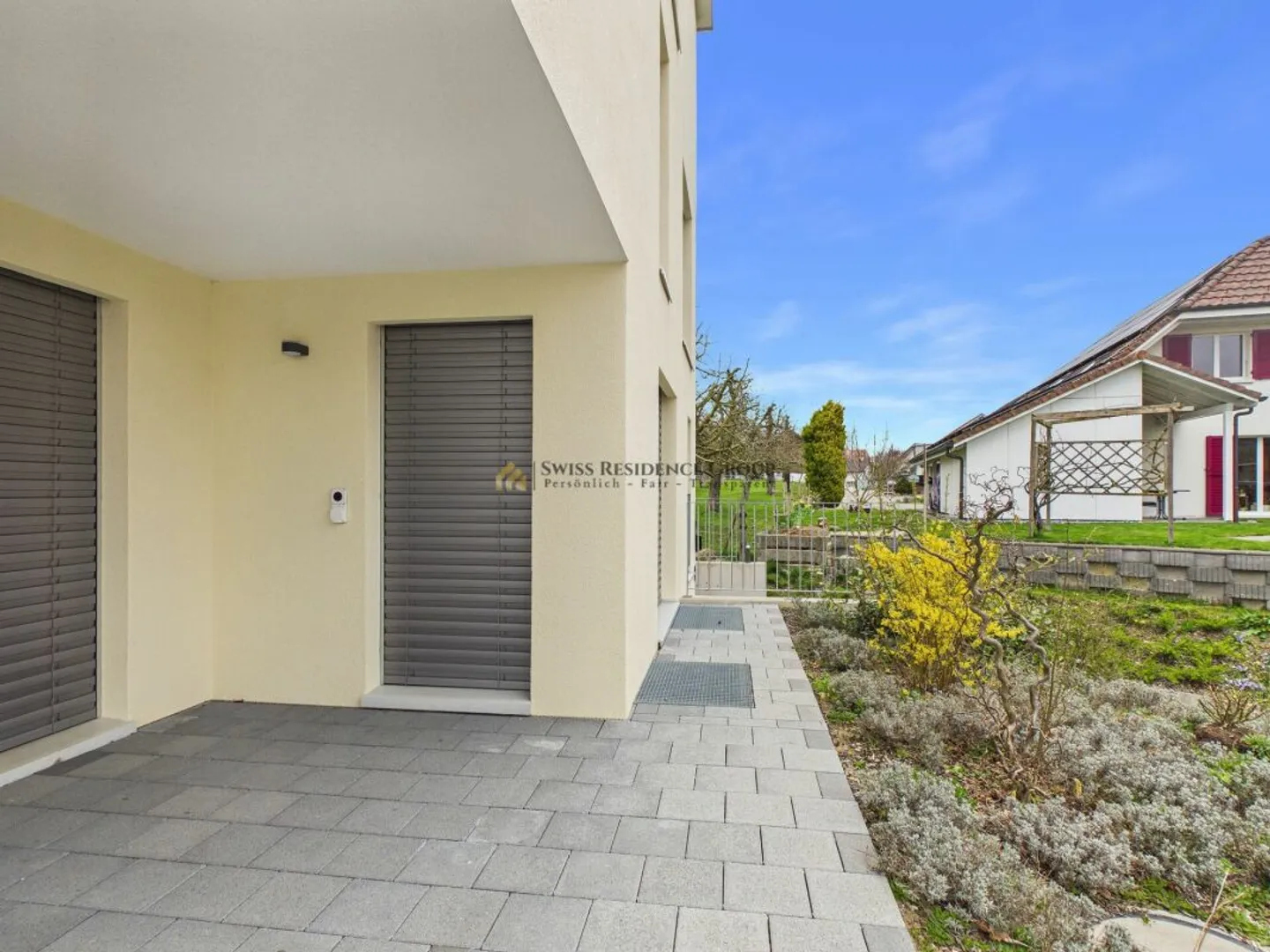 Confort de vie moderne dans la verdure - maison jumelée de haute qualité à Aeschi - Photo 9 sur 13