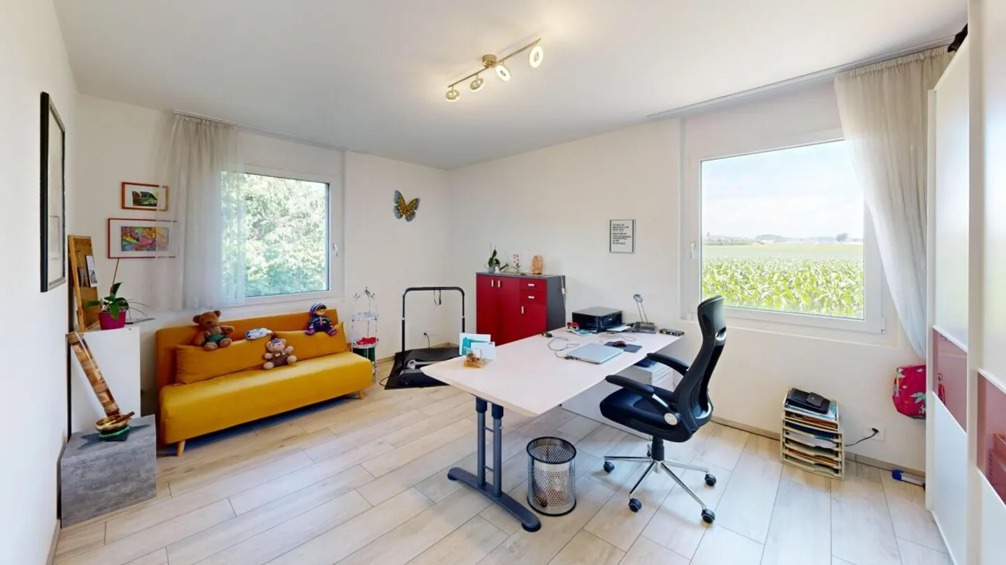 3.5-Room Garden Apartment with Exclusive 245 m² Garden and Covered Terrace - Photo 8 of 13