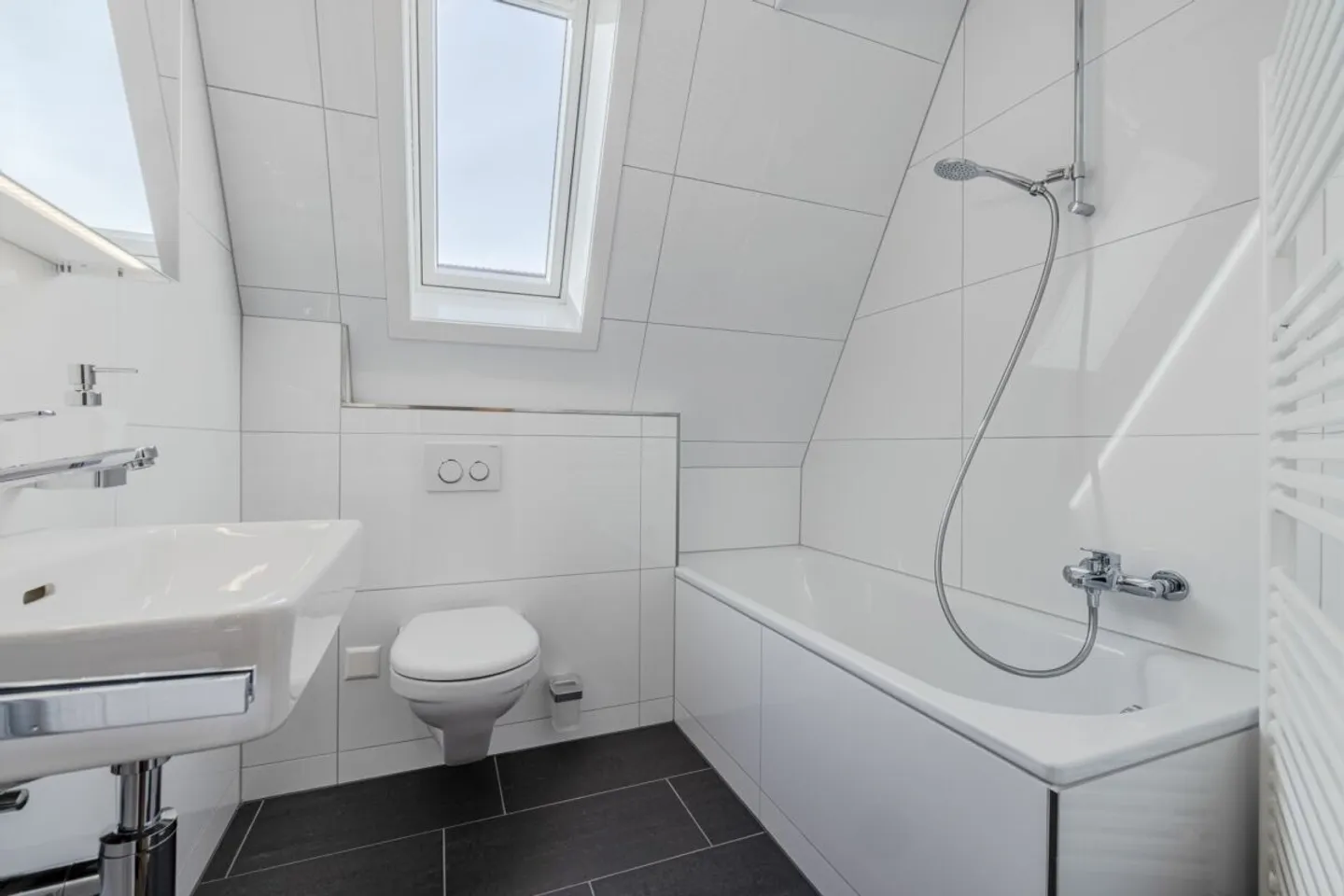 Einzigartige Dachwohnung in Seenähe - Photo 8 sur 13