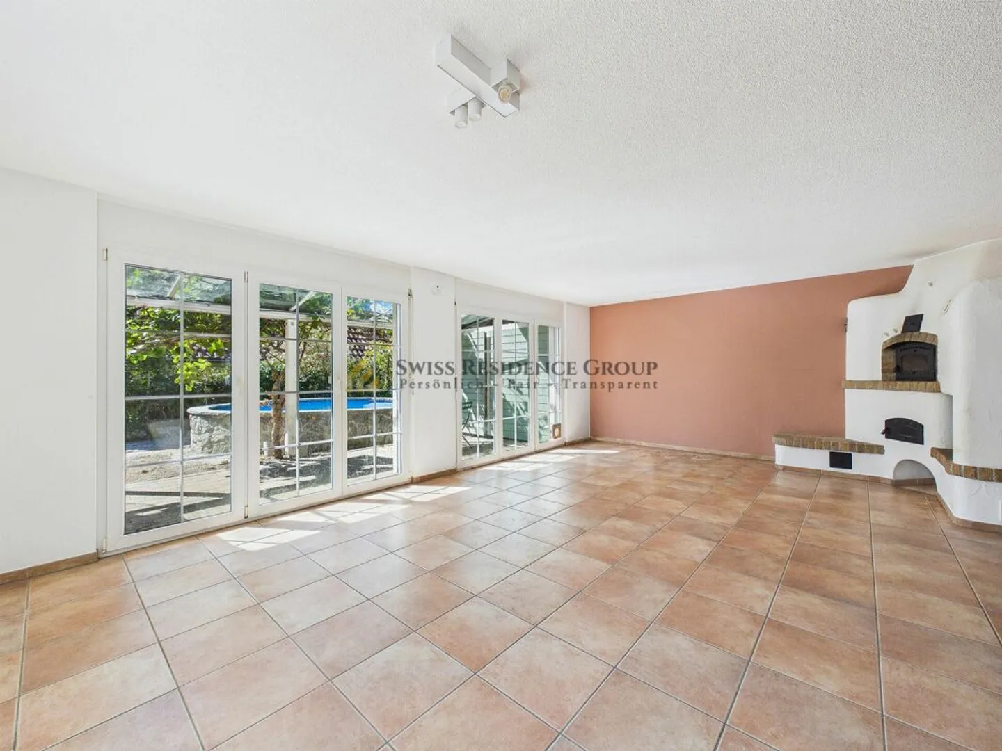 A Home with Character - 5.5 Rooms, Pool, Pizza Oven and High Quality of Life - Photo 4 of 13