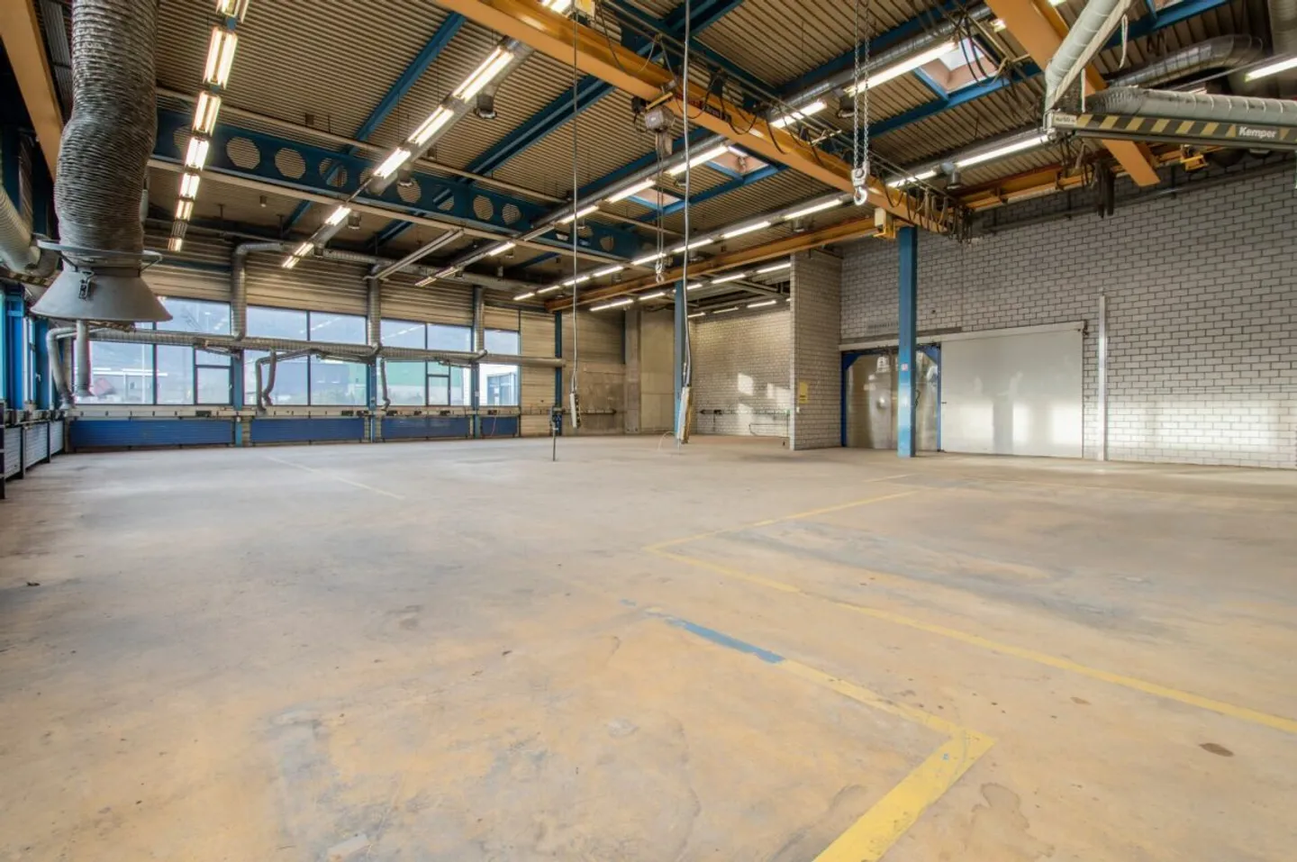 Produktionsflächen ideal für Metallbau oder Schlosserei in Trimmis - Foto 2 von 4