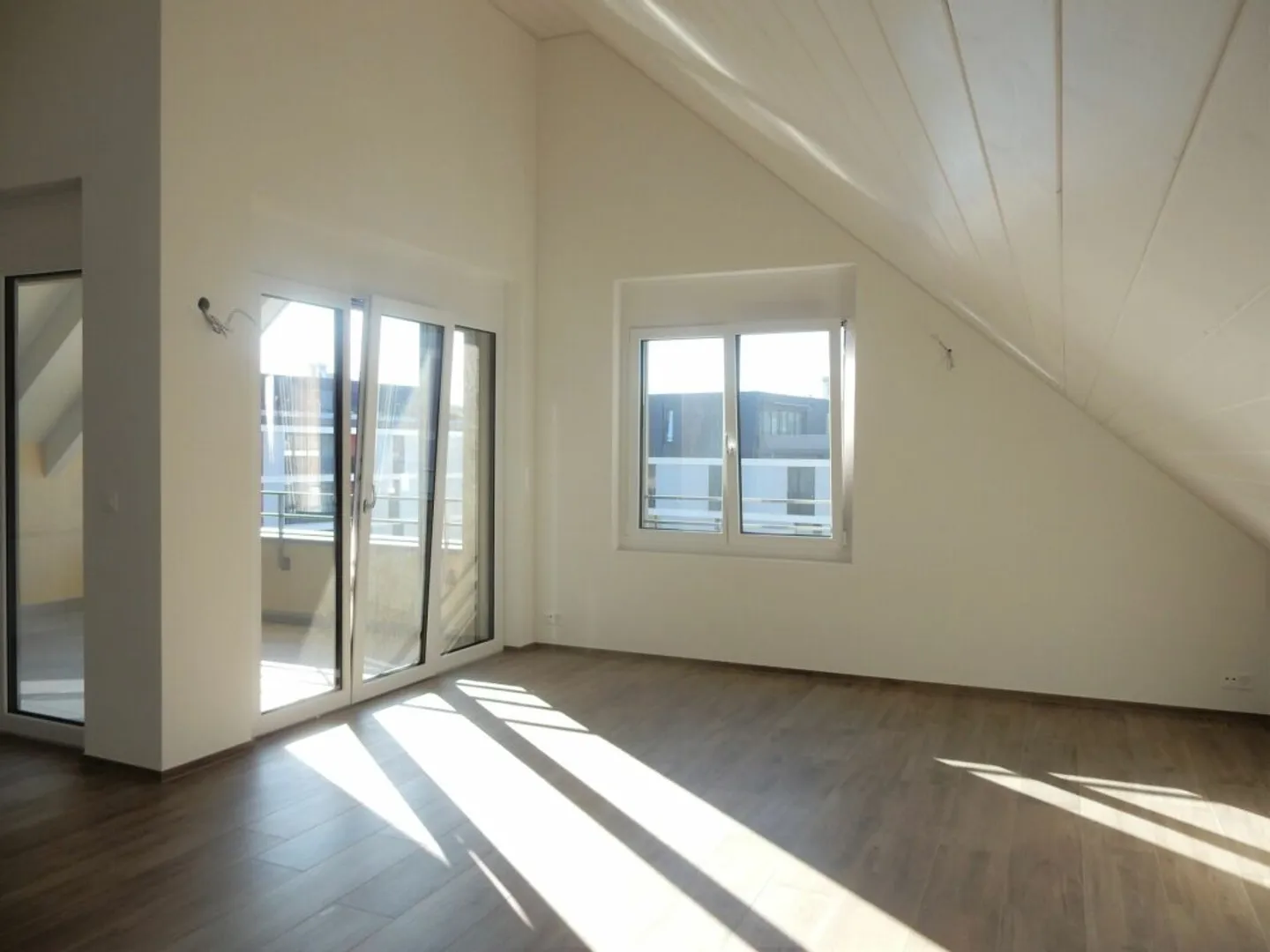 Stylish living above the rooftops of Esslingen - modern apartment near the train station - Photo 5 of 9