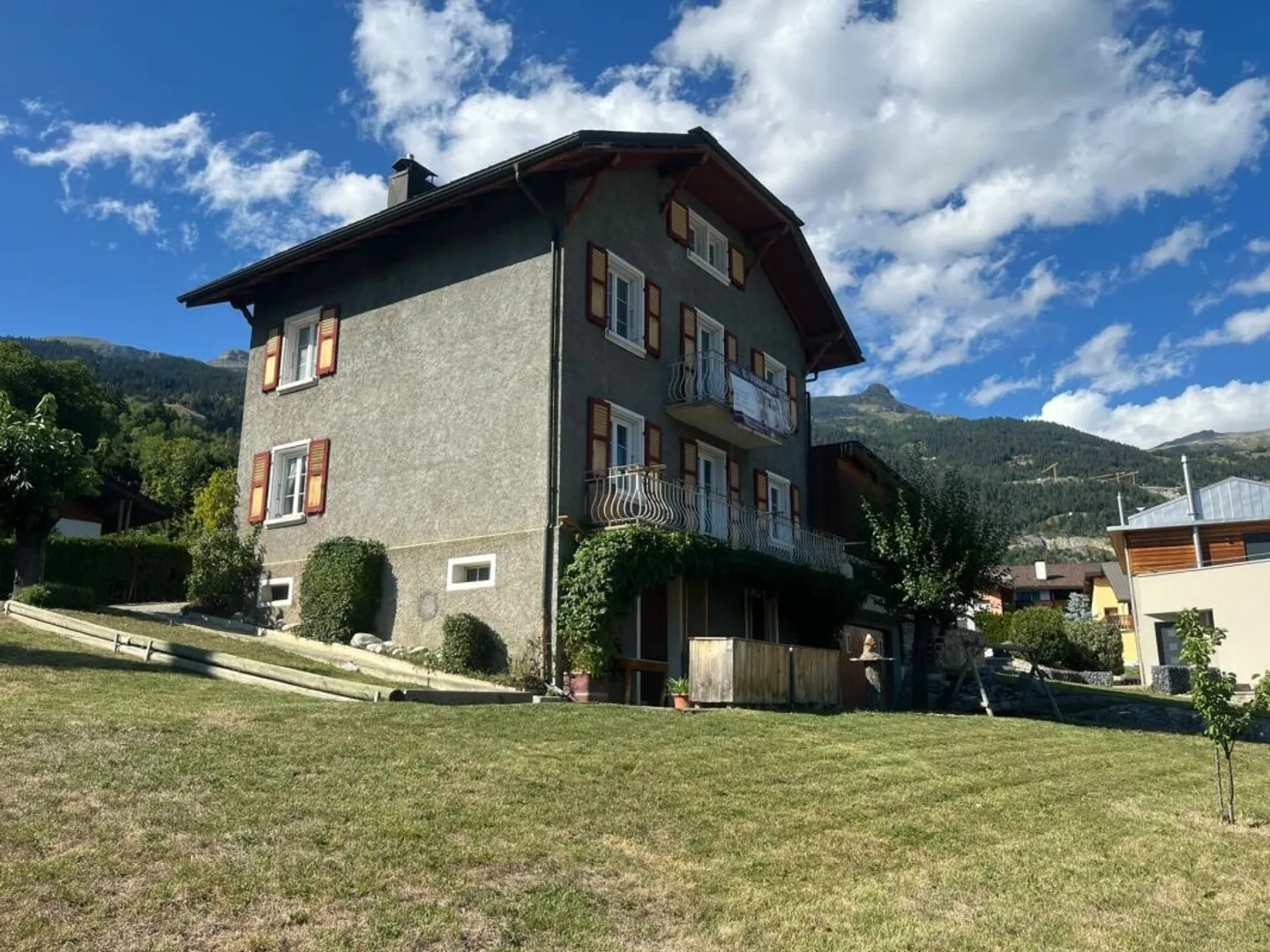 Unique! Maison bifamiliale dans le domaine skiable de Crans-Montana/VS - Photo 1 sur 13