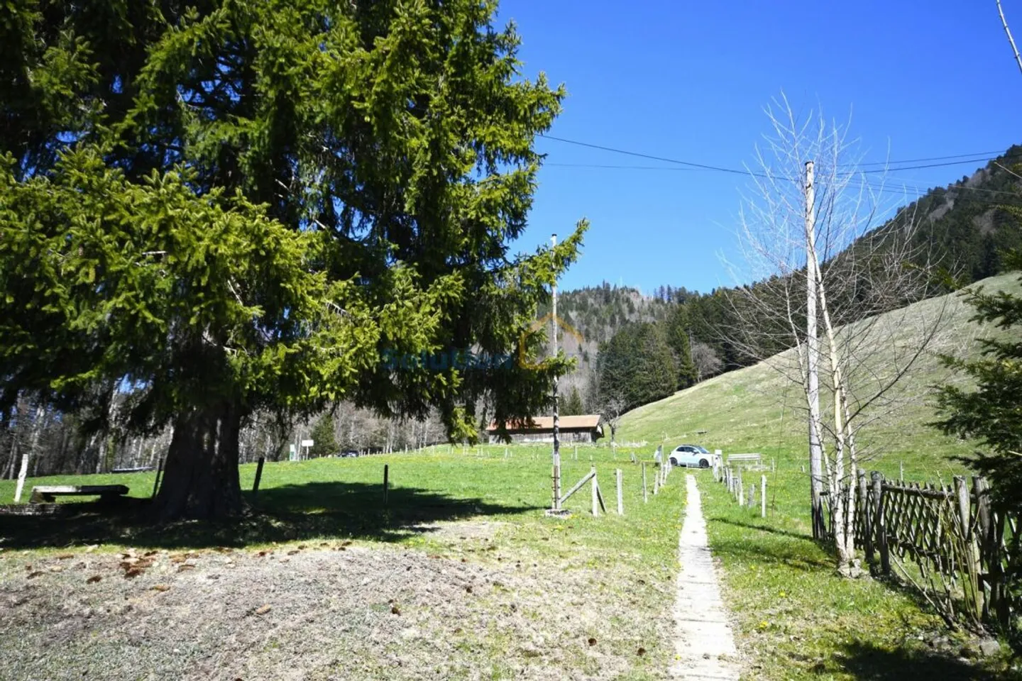 Chalet spacieux à rénover - Photo 4 sur 13