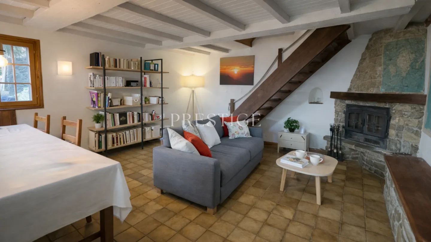 Chalet autentico con vista panoramica - 5½ locali su 9'000 m² di terreno - Foto 2 di 13