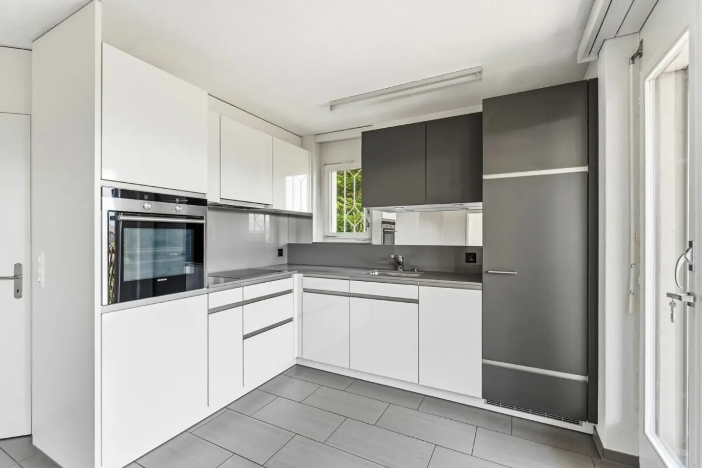 Vielseitiges Zweifamilienhaus mit Potenzial in begehrter Wohnlage von Meggen - Photo 3 sur 8